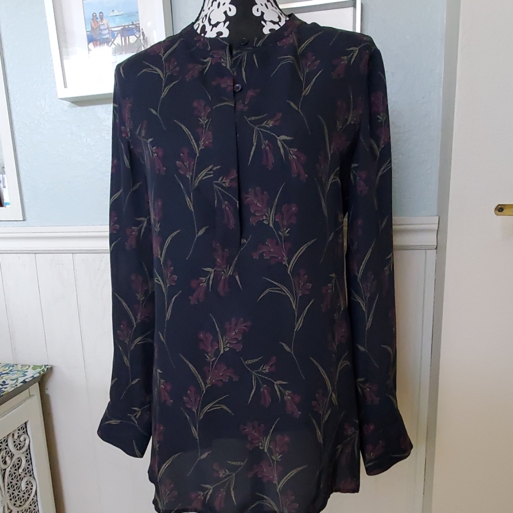 Stunning Theory silk blouse